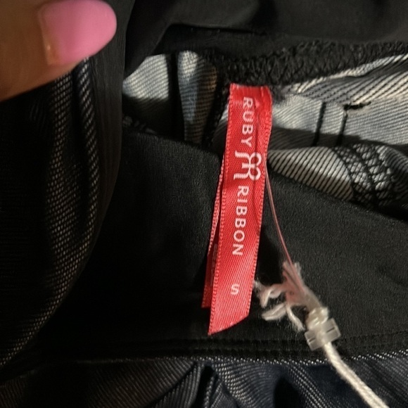 Ruby Ribbon Women’s Jeggings - Picture 4 of 4